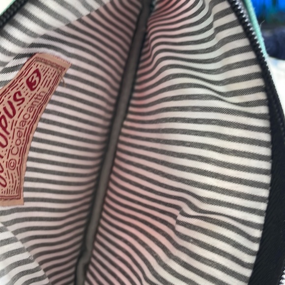 Small padded bag for makeup, glasses or whatever you need to contain. Never used - Picture 3 of 4